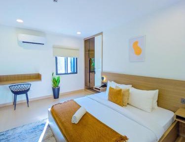One-Bedroom Apartment with Balcony