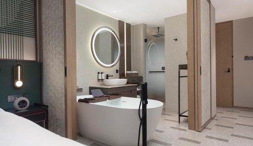 Superior King Room 