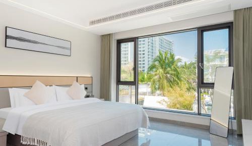 Deluxe Queen Room
