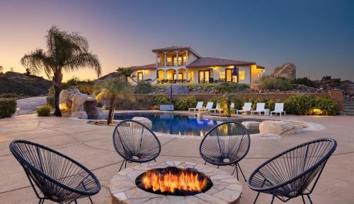 Six-Bedroom Villa 