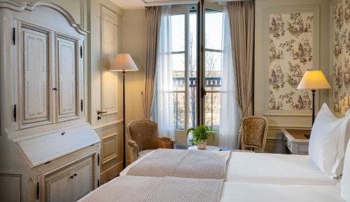 Superior Room with Seine River View