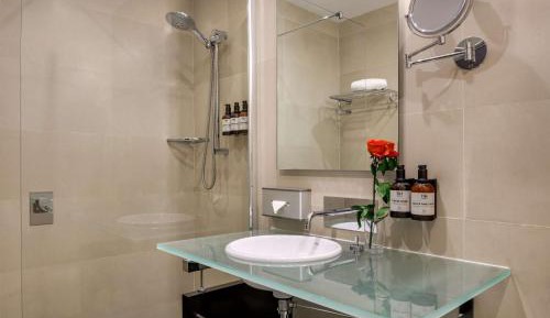 Family Room (2 Adults + 1 Child)