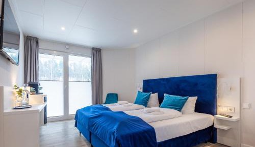 Deluxe Double Room with Side Sea View