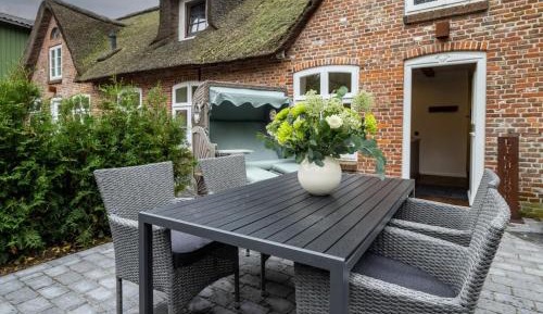 One-Bedroom Holiday Home