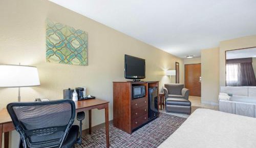 King Room with Jetted Tub - Non-Smoking