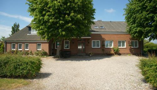 One-Bedroom Apartment with Garden