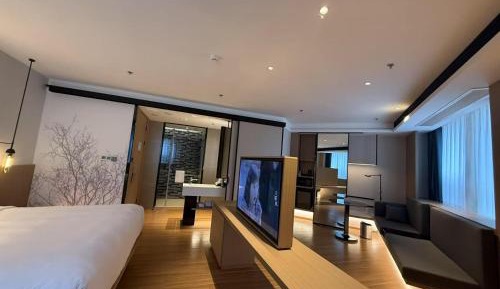 Premium King Room with City View