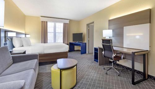 Superior King Suite - Non-Smoking
