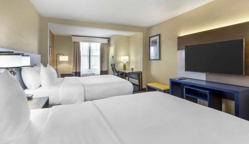 Queen Suite with Two Queen Beds