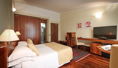 Deluxe Double or Twin Room with Balcony and Lake View