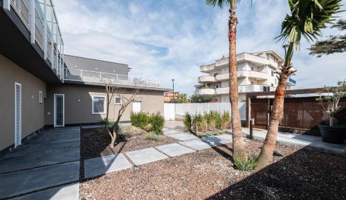 One-Bedroom Apartment with Garden