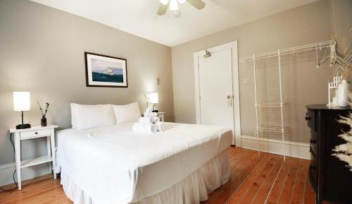 Standard Queen Room