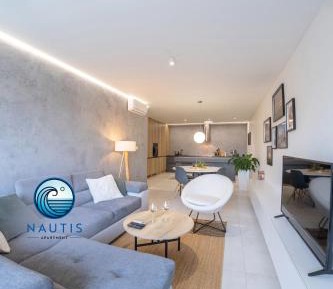 Two-Bedroom Deluxe Apartment with Balcony