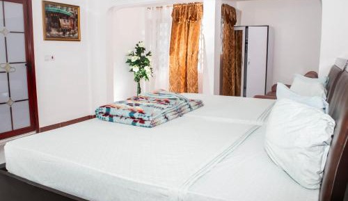 Deluxe Double Room (2 Adults + 1 Child)