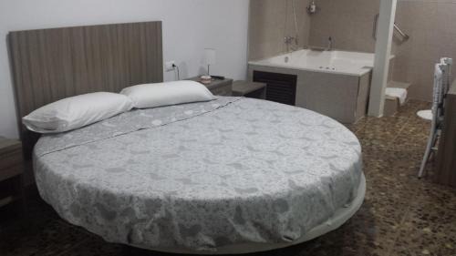 Queen Room with Spa Bath