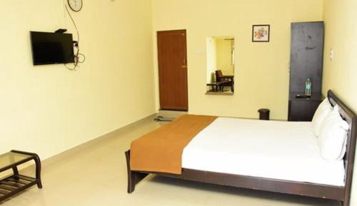 Deluxe Double Room (2 Adults + 1 Child)