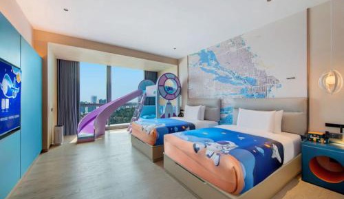 Deluxe Double Room (2 Adults + 1 Child)