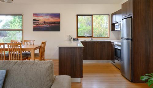 One-Bedroom Chalet with Bush Setting 