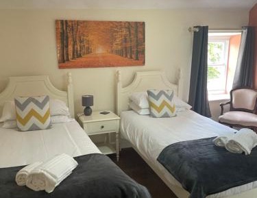 Twin Room with Shower