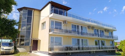 Double or Twin Room with Partial Sea View