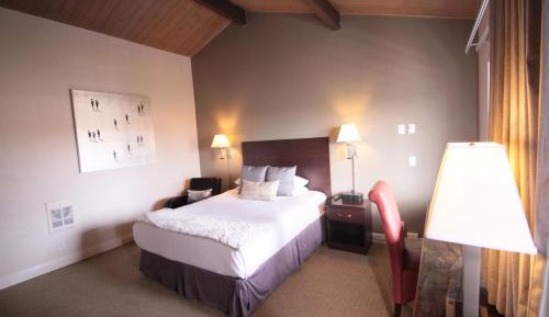 Deluxe Queen Room