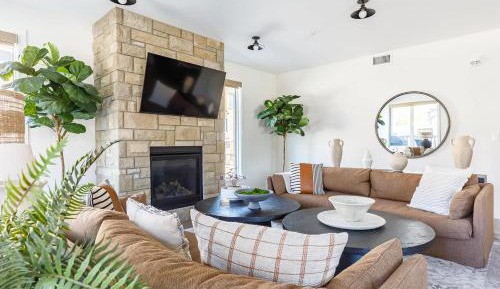 Two-Bedroom Apartment with Mountain View