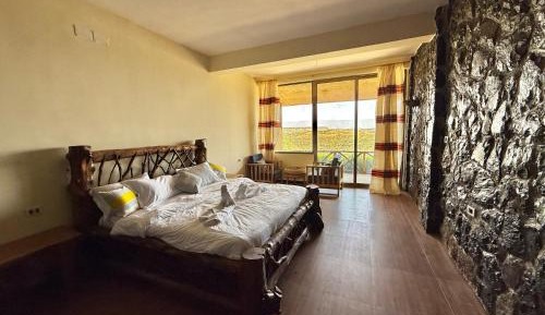 Suite with Mountain View