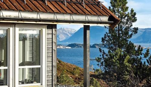 Four-Bedroom Holiday Home