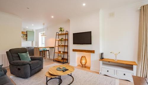 Three-Bedroom Superior Apartment