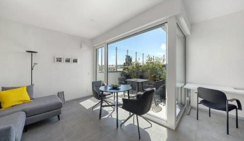 Superior One-Bedroom Apartment with Balcony