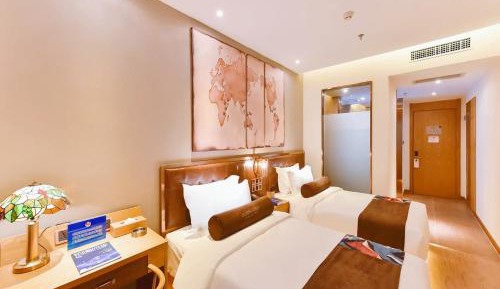 Deluxe Double Room (2 Adults + 1 Child)