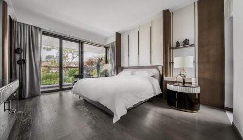Suite with Garden View