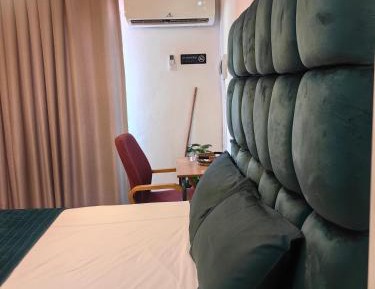 Deluxe Double Room (2 Adults + 1 Child)