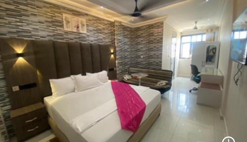 Deluxe Double Room (2 Adults + 1 Child)