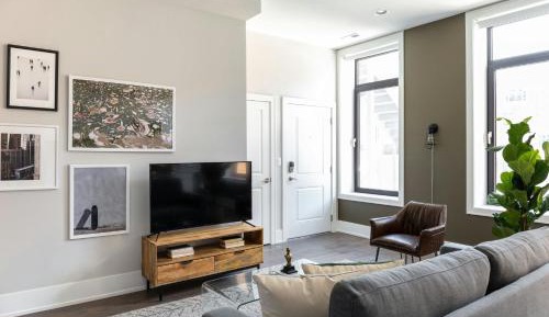 One-Bedroom Apartment with Queen and Sofa Bed