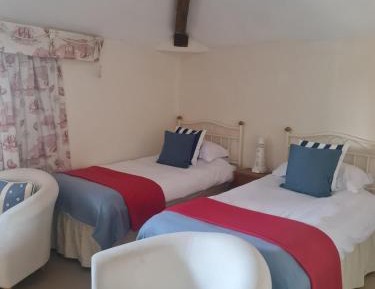 Twin Room with Private External Bathroom