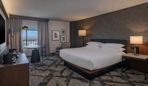 Club lounge access, 1 Bedroom Junior Suite, 1 King, Sofa bed