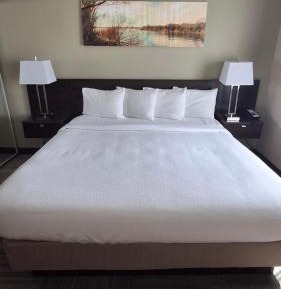 King Suite - Non-Smoking