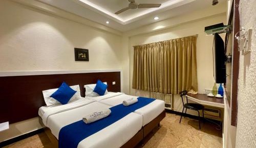 Deluxe Double Room (2 Adults + 1 Child)