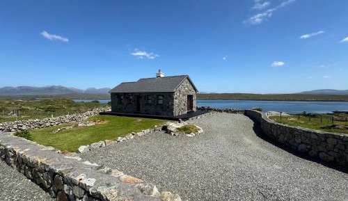 Luxury Cottage with Sea View