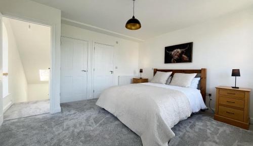 Deluxe Two-Bedroom Apartment with Garden View