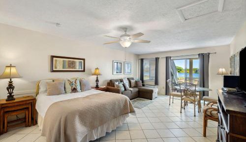 Apartment with Lake View