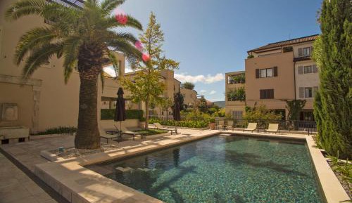 Studio with Mountain View