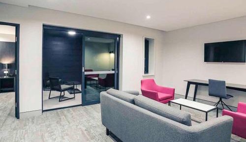 King Apartment with Balcony - West End