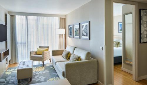 One-Bedroom Queen Suite