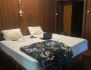 Deluxe Double Room (2 Adults + 1 Child)