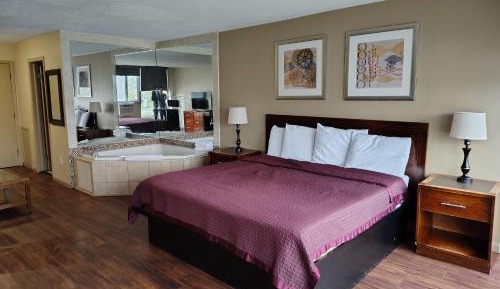 Suite with Hot Tub