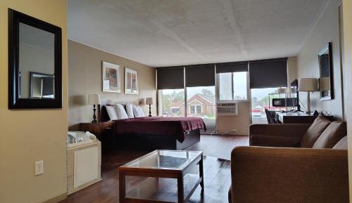 Suite with Hot Tub