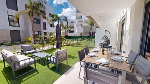 Apartment with Garden View