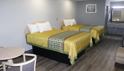 Queen Room with Two Queen Beds - Smoking